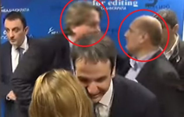 Μητσοτάκης, Γεωργιάδης, Μαντούβαλος – Φιλιούνται, αγκαλιάζονται, σε ένα πλάνο (βίντεο)