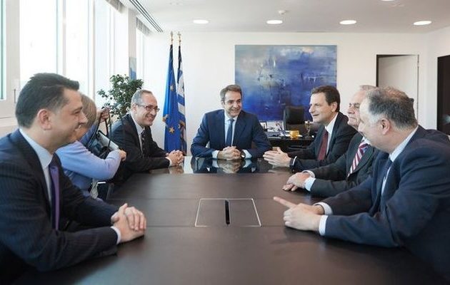 Οι φιλελέδες της «Δράσης» «προσκύνησαν» τον φωτεινό ηγέτη Κυρ. Μητσοτάκη