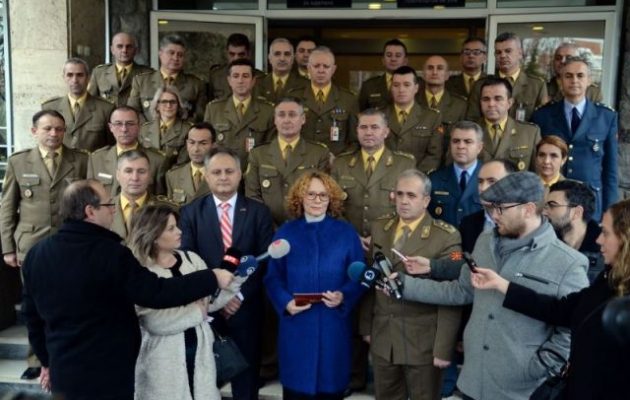 Στη Βόρεια Μακεδονία η νέα θεωρία συνωμοσίας «βλέπει» κατασκόπους στο Υπ. Άμυνας