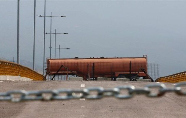 Πώς «μπλοκάρει» ο Μαδούρο την ανθρωπιστική βοήθεια που στέλνουν οι ΗΠΑ