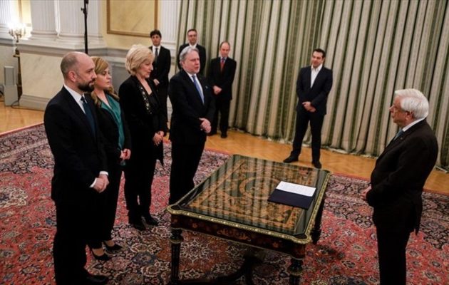 Ορκίστηκαν τα νέα μέλη της κυβέρνησης (φωτο)