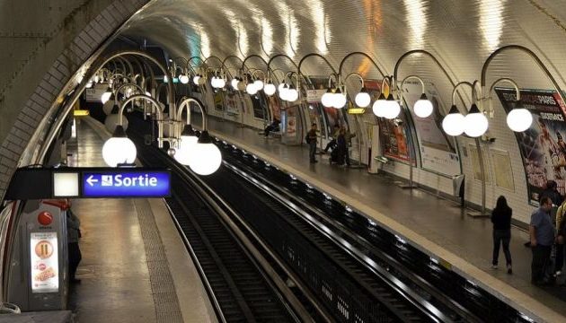 Επίθεση με οξύ στο Μετρό στο Παρίσι – Ένας σοβαρά τραυματίας