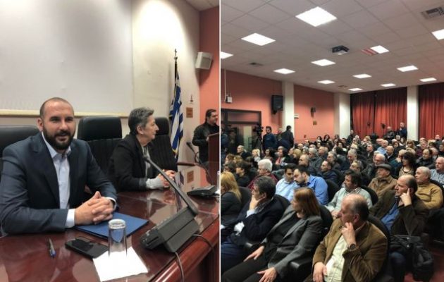 Ο Τζανακόπουλος σε κατάμεστη αίθουσα στην Κατερίνη – Αντισυγκέντρωση από ακροδεξιούς