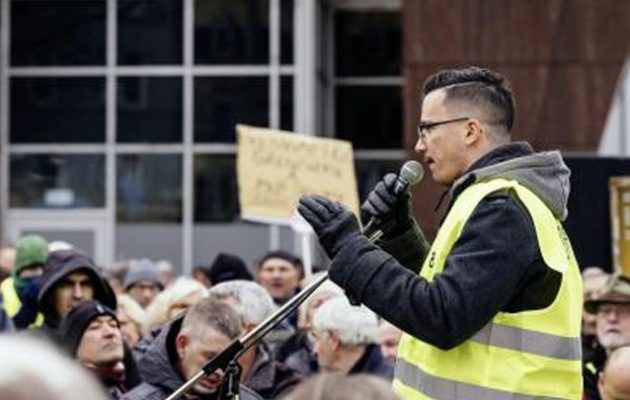 Αυτός είναι ο 26χρονος Έλληνας ηγέτης των Κίτρινων Γιλέκων στη Γερμανία