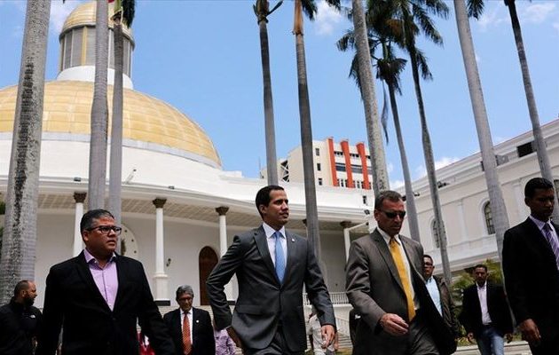 Κίνηση-ματ από τον Γκουάιντο για να πάρει τον έλεγχο των πετρελαίων από τον Μαδούρο – Τι έκανε