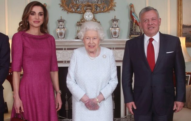 Τι συμβαίνει με την υγεία της βασίλισσας Ελισάβετ – Η φωτογραφία που τρόμαξε τους Βρετανούς