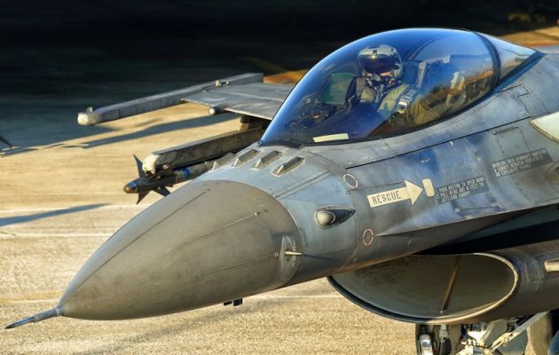 Γερμανός δημοσιογράφος: Η εκπαίδευση από την Ελλάδα Ουκρανών πιλότων να πετάνε F-16 έχει ιδιαίτερη συμβολική σημασία