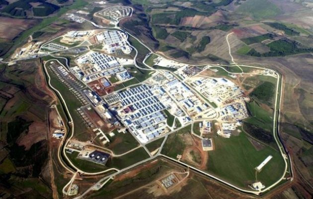 Το ΝΑΤΟ δεν αποσύρεται από το Στρατόπεδο Μπόντστιλ στο Κόσοβο