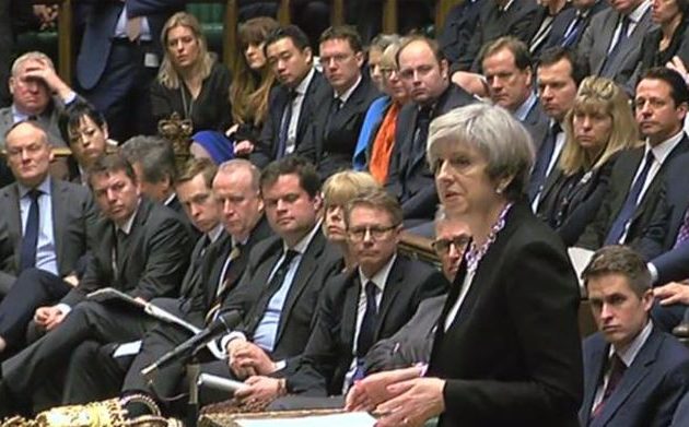 Γόρδιο δεσμό έκαναν το Brexit οι Βρετανοί – Τι σκαρφίστηκε τώρα η Μέι