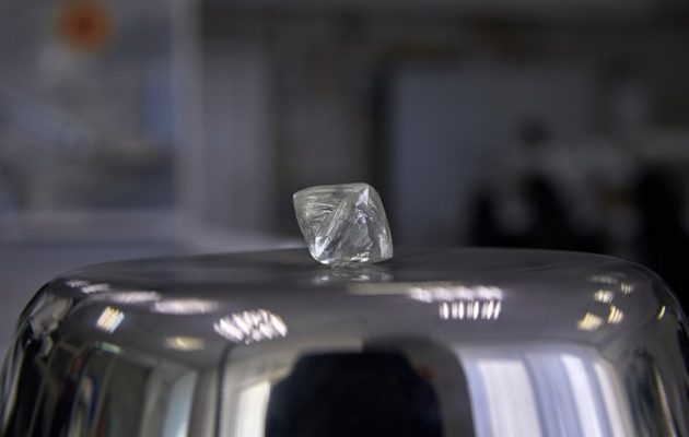 Τεράστιο διαμάντι σχεδόν 100 καρατίων ανακαλύφθηκε στη Ρωσία