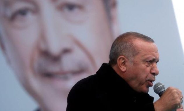 Ο Ερντογάν «πλήρωσε» στις κάλπες την οικονομική ύφεση – Η λίρα υποχώρησε