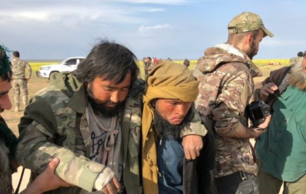 Δείτε (φωτο) τους τζιχαντιστές που παραδίδονται στους Κούρδους – Από Φινλανδοί έως Τουρκομογγόλοι