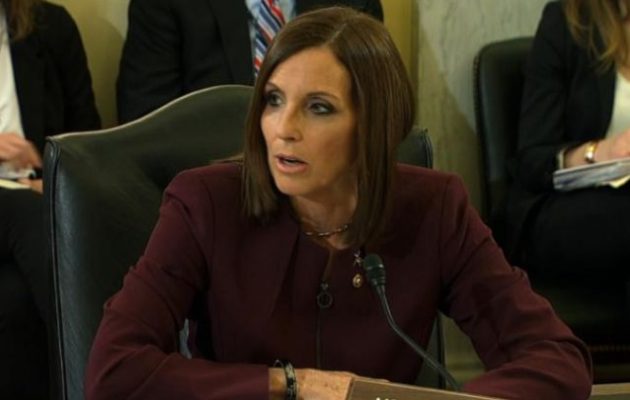 Αμερικανίδα γερουσιαστής εξομολογήθηκε ότι τη βίασε ανώτερος αξιωματικός