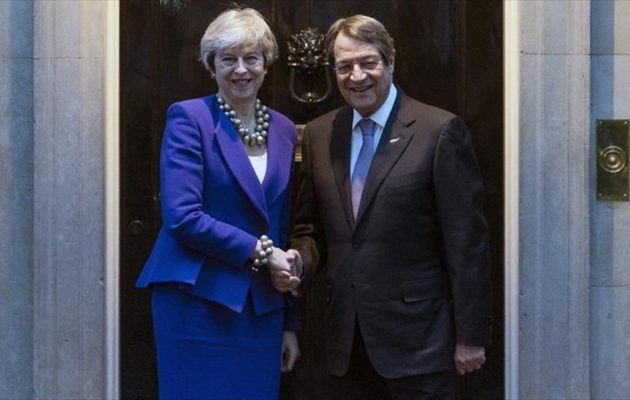 Mέι σε Αναστασιάδη: Η Βρετανία θέλει να αποσυρθεί από εγγυήτρια δύναμη στην Κύπρο