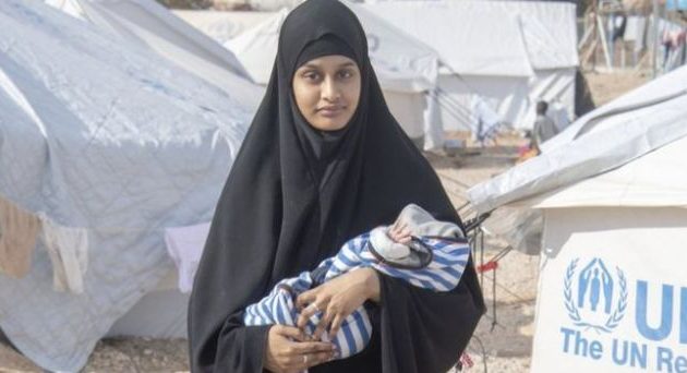Πέθανε το τριών εβδομάδων μωρό της τζιχαντίστριας Σαμίμα Μπέγκουμ