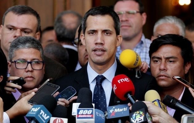 Βενεζουέλα: Ο Χουάν Γκουάιντο επιστρέφει στη χώρα και καλεί σε διαδηλώσεις