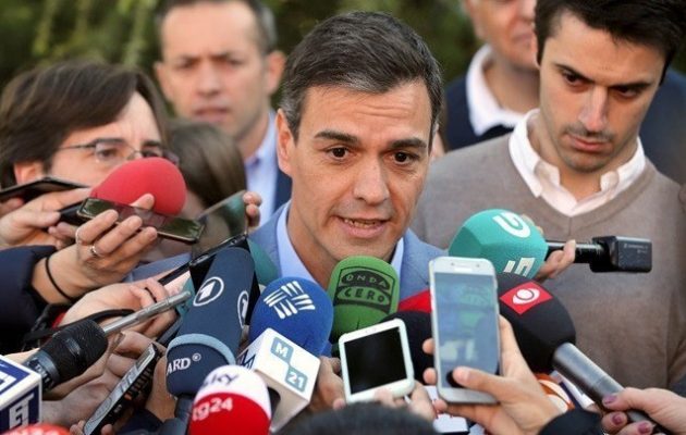 Ισπανία: Νικητές οι Σοσιαλιστές του Σάντσεθ – Σε κρίση το Λαϊκό Κόμμα μετά την ιστορική ήττα