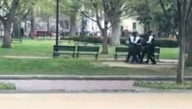 Άντρας αυτοπυρπολήθηκε έξω από τον Λευκό Οίκο