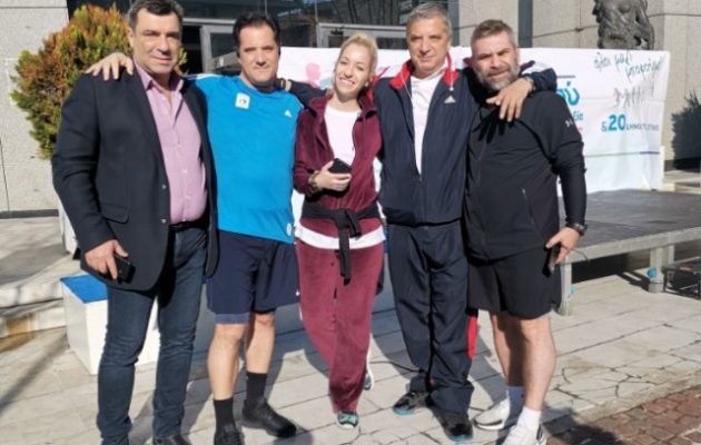 Ο Άδωνις με κοντή καλτσούλα και ο Πατούλης με φόρμα «έξω την κοιλιά»