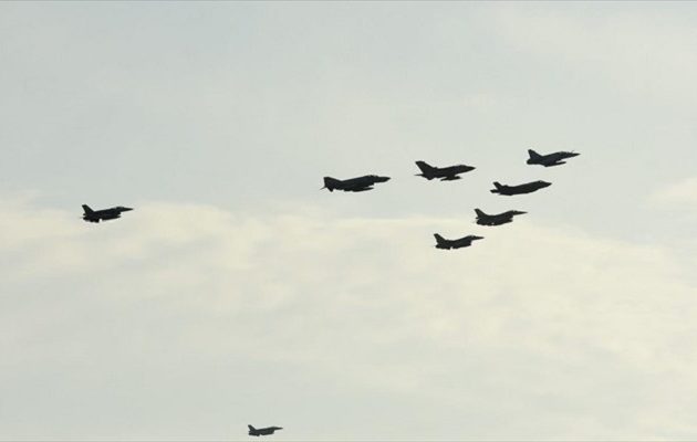 Επίδειξη δύναμης: F-35 της άσκησης «Ηνίοχος» πέταξαν πάνω από την Ακρόπολη (φωτο)