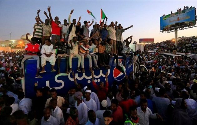 Ο στρατός του Σουδάν προειδοποιεί τους διαδηλωτές να κάνουν πίσω