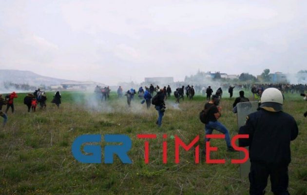 Νέα ένταση στα Διαβατά μετά τις πρώτες αποχωρήσεις προσφύγων και μεταναστών