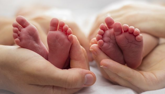 40χρονη Ιταλίδα γέννησε δίδυμα με… δύο μήνες διαφορά