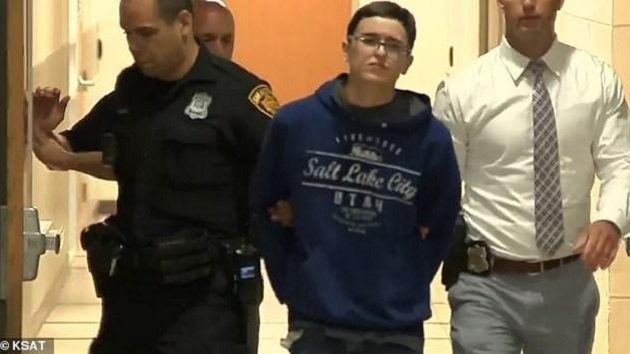 18χρονος μπήκε στο σπίτι να κλέψει τη μάνα του, τον είδε και τη μαχαίρωσε στο λαιμό