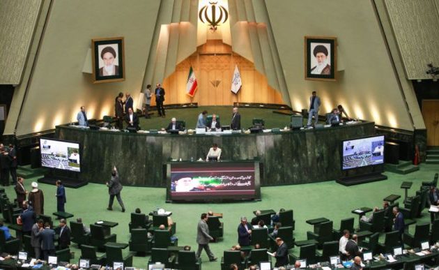 Η ιρανική Βουλή χαρακτήρισε «τρομοκράτες» τα αμερικανικά στρατεύματα στη Μέση Ανατολή