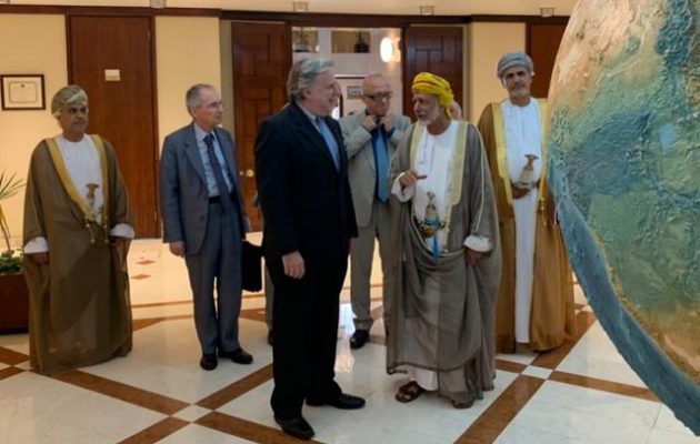 Ολοκληρώθηκε με επιτυχία η επίσκεψη Κατρούγκαλου στο Ομάν – Τι συμφωνήθηκε