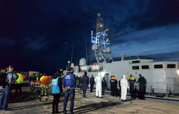 Ο Σαλβίνι απελαύνει 70 μετανάστες που αποβιβάστηκαν την Πέμπτη στη Λαμπεντούζα