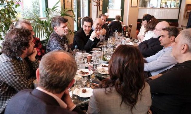 Οργισμένοι οι καλλιτέχνες με τον Μητσοτάκη – Καπηλεύτηκε τη συνάντησή τους σε προεκλογικό σποτ (βίντεο)