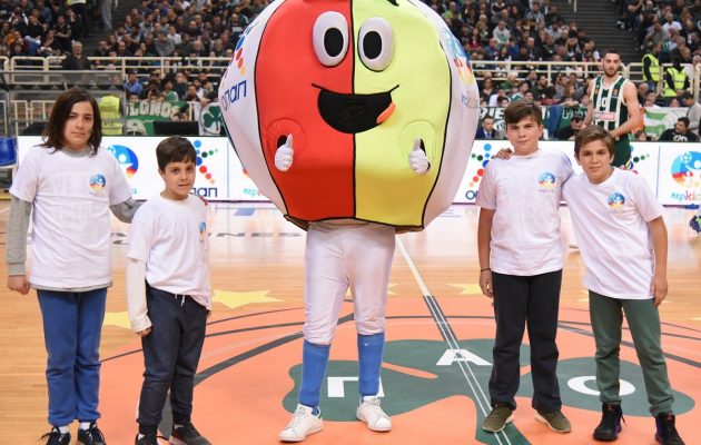 Κερkida ΟΠΑΠ: Τα παιδιά κατέβηκαν στο παρκέ και έπαιξαν μπάσκετ στο ΟΑΚΑ (βίντεο)