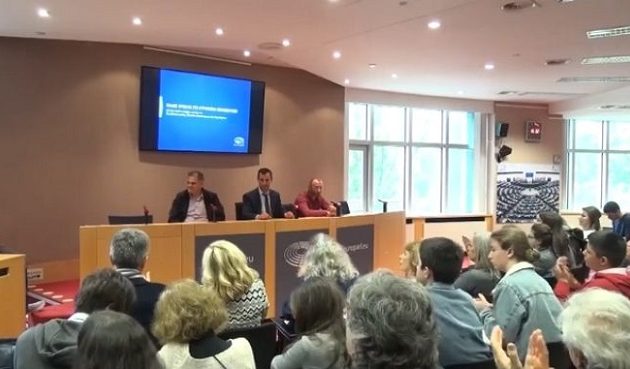 Στην Ευρωβουλή οι τρεις ψαράδες που διέσωσαν πυρόπληκτους στο Μάτι