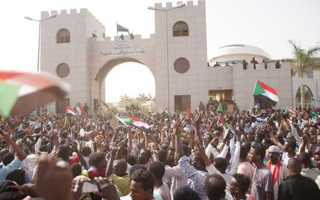 Απομακρύνονται Αμερικανοί διπλωμάτες από το Σουδάν μετά το πραξικόπημα