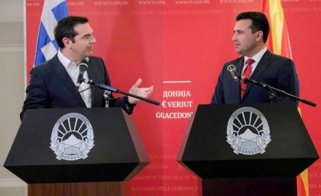 Πώς ο Τσίπρας «τέλειωσε» το θέμα με τα αγάλματα στη Βόρεια Μακεδονία