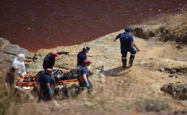 Ανασύρθηκε η μία βαλίτσα του σίριαλ κίλερ από την Κόκκινη Λίμνη – Περιέχει σορό γυναίκας
