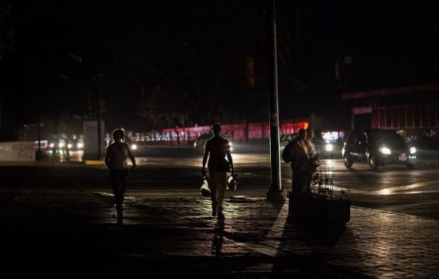 Η Βενεζουέλα βυθισμένη στο σκοτάδι από νέο μπλακ άουτ