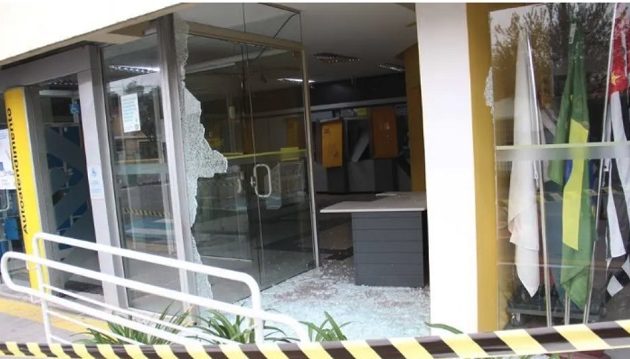 Πανικός στη Βραζιλία: Ληστές θα ανατίναζαν ATM – Πολλοί νεκροί από ανταλλαγή πυροβολισμών