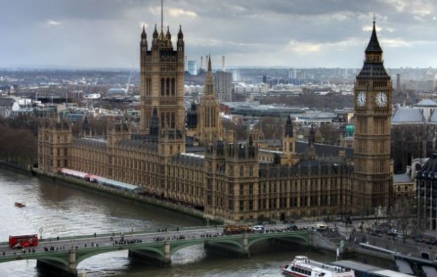 Μετά τη Νότρε Νταμ οι Βρετανοί φοβούνται μη πιάσει φωτιά το Γουέστμινστερ
