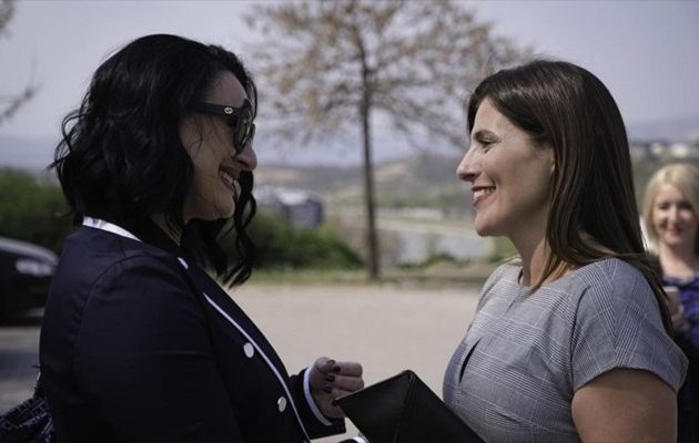 Το κάστρο των Σκοπίων επισκέφθηκε η Μπέττυ Μπαζιάνα μαζί με τη σύζυγο του Ζάεφ  (φωτο)