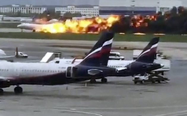 Τραγωδία στη Ρωσία: Τουλάχιστον 13 νεκροί από φωτιά σε αεροσκάφος