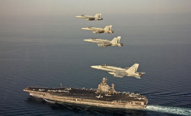 Το αεροπλανοφόρο USS Abraham Lincoln πλέει προς Ιράν για να διαμηνύσει «αμείωτη δύναμη»