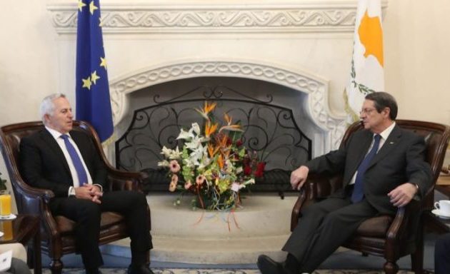 Αποστολάκης και Αναστασιάδης συζήτησαν την τουρκική εισβολή στην ΑΟΖ