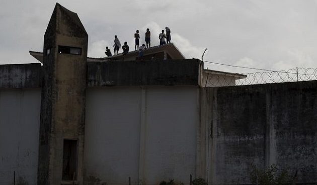 Δεκάδες κρατούμενοι βρέθηκαν στραγγαλισμένοι σε φυλακές της Βραζιλίας