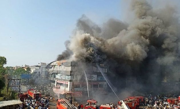 18 μαθητές κάηκαν ζωντανοί από φωτιά σε εμπορικό κέντρο στην Ινδία