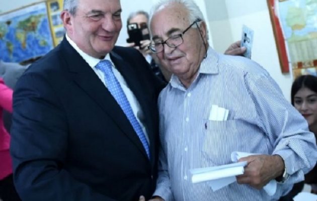 Ψήφισε ο Κώστας Καραμανλής χωρίς να κάνει δήλωση
