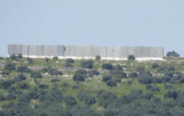 Οι Τούρκοι προσαρτούν τα κατεχόμενα στη βορειοδυτική Συρία χτίζοντας συνοριακό τείχος