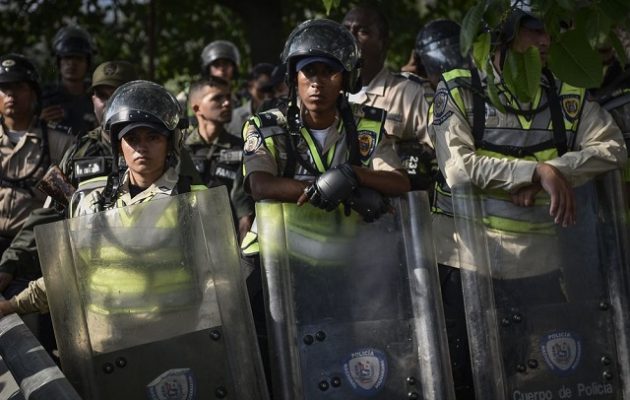 23 κρατούμενοι νεκροί μετά από συγκρούσεις με την αστυνομία στη Βενεζουέλα