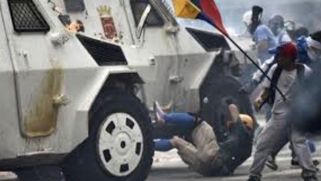 Νεκρή 27χρονη διαδηλώτρια στη Βενεζουέλα με μια σφαίρα στο κεφάλι